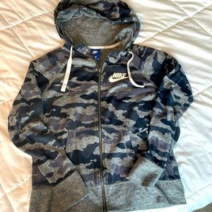 Nike zip up hoodie medium